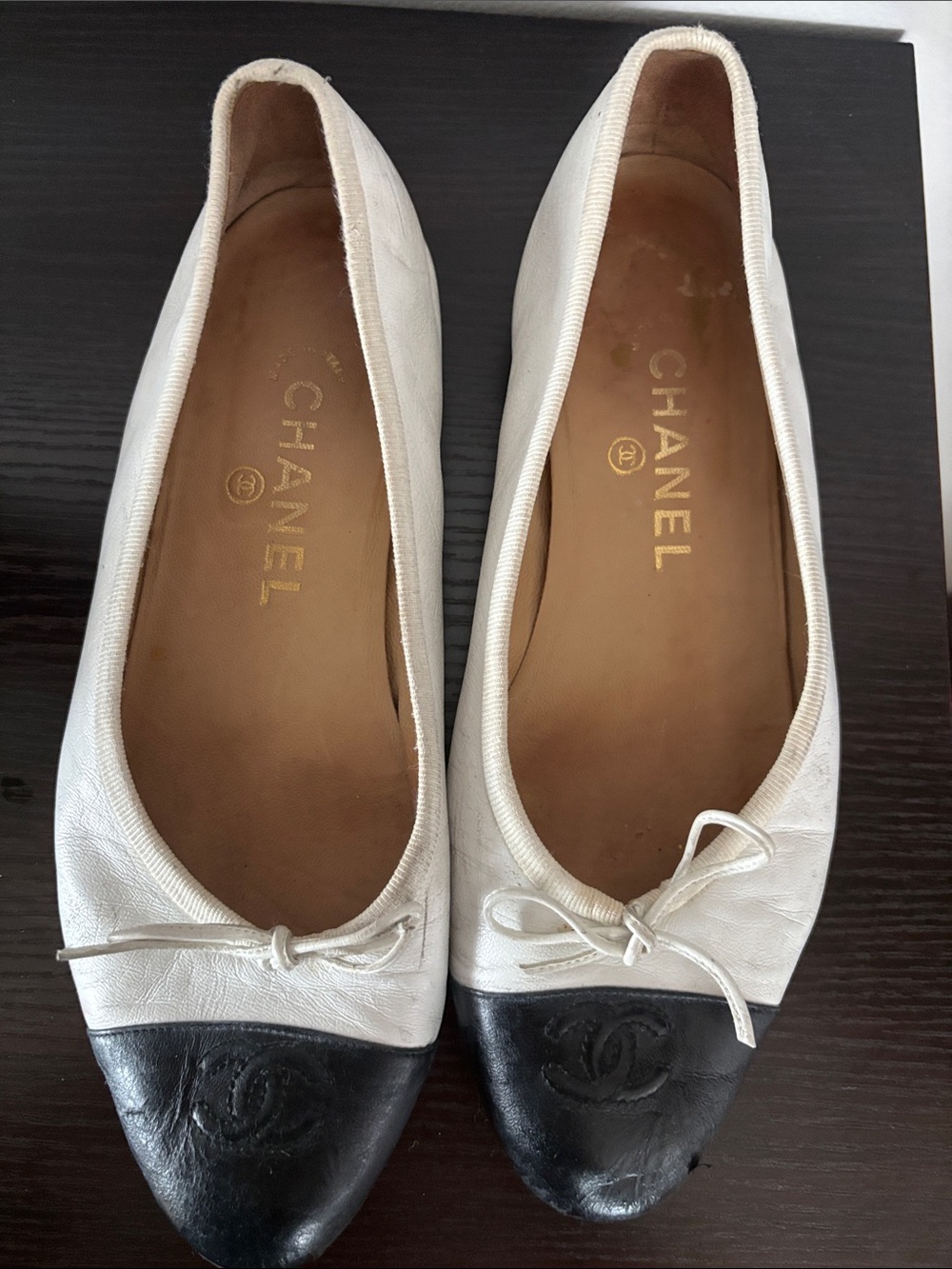 CHANEL White Leather Ballet Flats with Black Cap Toe and Bow